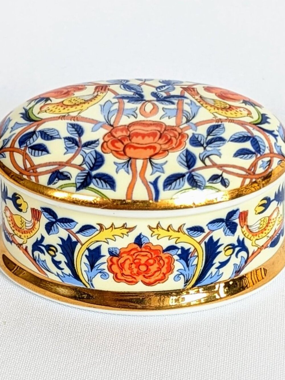 William Morris Rose Chintz Trinket Box: Vintage Fine Bone China Pill Collectible - Picture 3 of 8